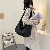 앤써 퀄팅 누빔 패딩 빅 숄더 크로스백