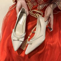 진주 포인트가 매력적인 요정 스타일 스틸레토 하이힐