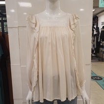 블루페페 부평점 레이스 스퀘어넥 레이온 소재 풍성한 프릴감 부드럽고 가벼워요 넥라인 마니 파이지 않아요