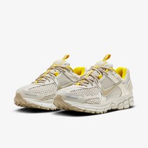 (W) 나이키 우먼스 줌 보메로5 라이트 본 (W) Nike Zoom Vomero 5 Light Bone FJ7694-020