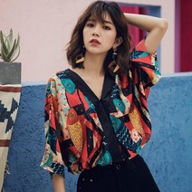 Qterra(특허브랜드) 빈티지 패턴 가오리핏 셔츠 여성 7부 딥브이넥 티셔츠