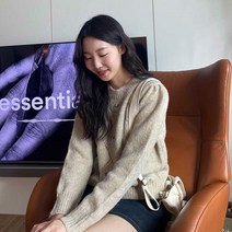 제이헬렌 귀엽고 따뜻하고 포근한 라벤더 꽈베기 니트