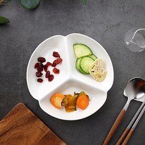 트래블앤쿡 화이트 도자기 원형 3절 나눔접시 반찬 그릇 세라믹 안주접시, 1개