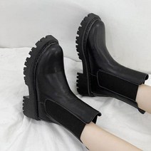 검정색 여자 멋쟁이 오피스 코디 첼시 앵클 미들 부츠