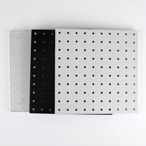 SOCEAN 도구 소품 걸이 벽부착 타공판 페그보드 -투명외 고리 꽂이 보드 케이스 홀 키친 행거 벽면 인테리어 수납장 작업대 벽걸이 공구함 쥬얼리 타공 진열대 월스페이스 진열장 붓 걸이 연필꽂이 서예 수공예 학원 구멍 뚫린 수납판, 검정