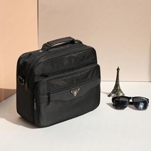 심플하고 가벼운 중년남성 외출 소지품 가방 크로스백 30대