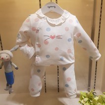 아가방 60% 봄 베이비페어! 외출복인줄 착각했지롱 귀여워도 너무 귀여워 실내 상하세트! 살짝 옆라인으로 단추 쪼로록! 여름거보다 살짝만 두꺼운 아이!