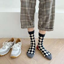 남자 여자 양말 새로운 ins 조수 여성의 가을과 겨울 일본 창조적 패션 격자 무늬 꽃 숙녀 중간 튜브면