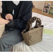 (흠집할인) 주름손잡이 퀼팅백