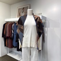 올리비아로렌 삼각형 울실크 숄 스카프 VYCXFXF8221 NC대전중앙점