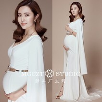 화이트 만삭사진 기념촬영 여신룩 드레스
