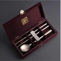 방짜유기 수저 세트 수저1벌 1인용 수저받침 놋수저 고급 기념일 퇴직기념 문구인쇄 웰빙수저 무독성 제사 명절 차례 구정 장인 수공예 전통 건강한 선물 귀빈 빈티지 효도 가격 파는곳, B형(방짜수저받침추가)