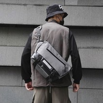 캐주얼한 크로스 메신저백 남여공용 남성 스트릿패션