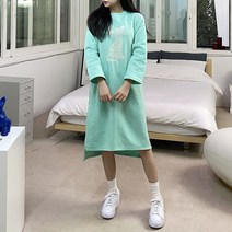쉐얼유 여성 제니 캣 나염 기모 오버핏 롱 원피스