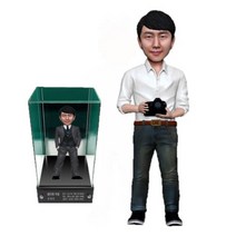 아바타피규어 주문제작 실사 남자 셔츠 피규어 퇴직 퇴직패 승진 승진패 트로피 감사 감사패 기념 기념패 축하 축하패 공로 공로패 선물, 1번- 양손 사진기