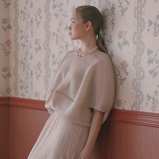 피네플리츠 숄더 라인 탑 블랙 3 Color