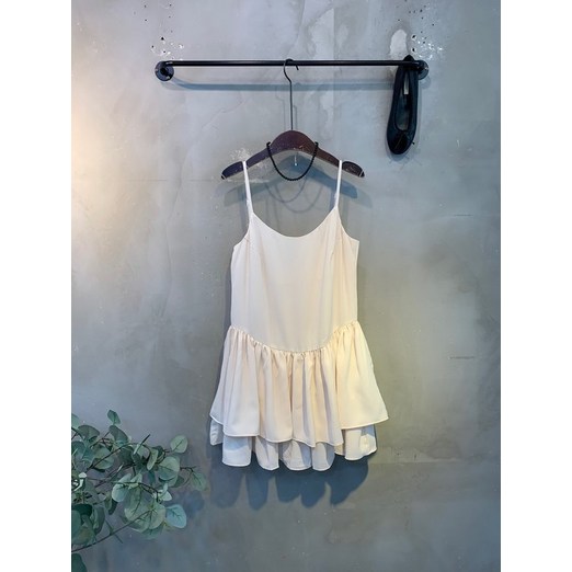 씨샵인더룸 브리치 신상 뽀니 프릴 레이어드 끈나시 블라우스 2color C 203977