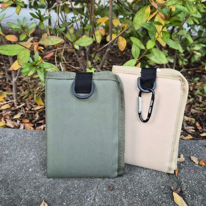 리노아 휴대용 접이식 슬림방석 캠핑 등산 피크닉카라비너, 베이지