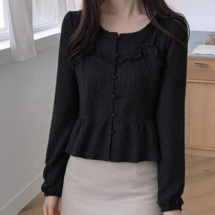 라라온 링클 라운드넥 콩단추 프릴 블라우스 26TSP3725