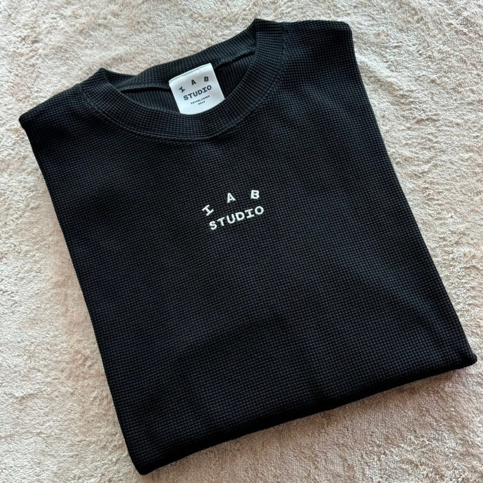 아이앱 스튜디오 와플 롱슬리브 블랙 화이트 남성 맨투맨 긴팔 티셔츠