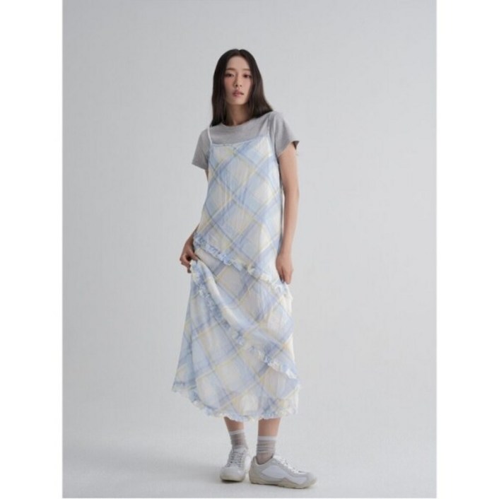 [에잇세컨즈] 체크 프릴 롱 원피스 스카이 블루 (355771LY5Q)