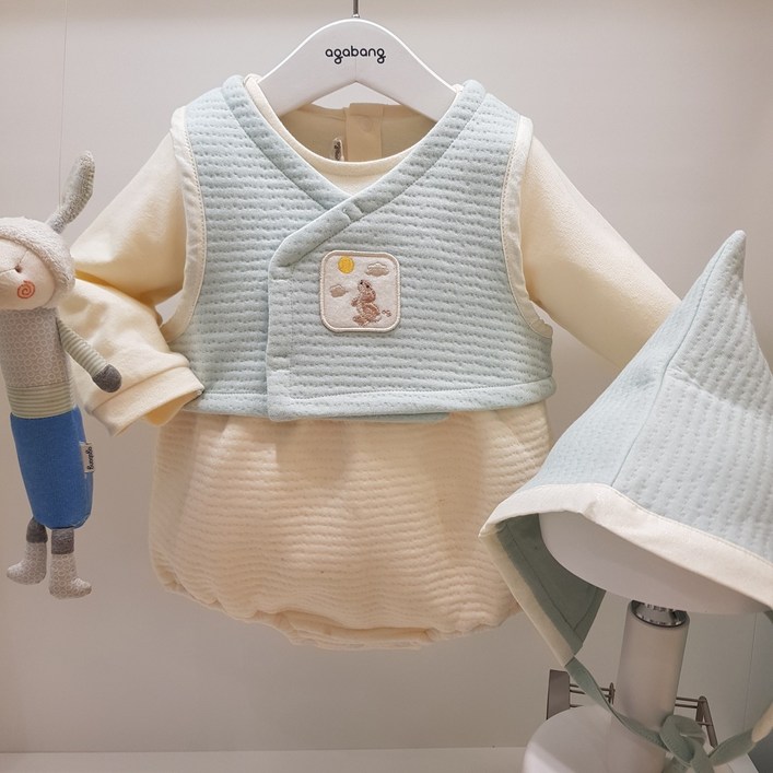 아가방40% 봄  베이비페어!  설날 한복 상하세트  모자까지 한복 바디수트!  옷고름 한복 조끼를 벗으면 편한 우주복 바디수트! 이거 너무 편한 유아 한복 외출복