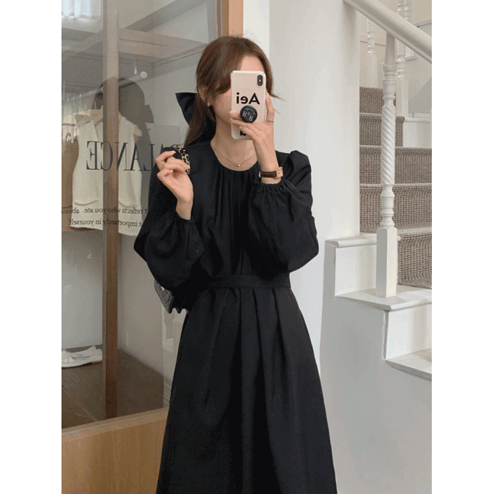 루어스룸 아렌 소프트 가을 하객룩 긴팔 여자 셔링 핀턱 긴팔 라운드넥 루즈핏 타이 벨트 롱 원피스