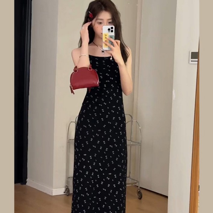 에잇닷투 여성 플라워 나시 A라인 플레어 끈조절 롱 원피스 에잇닷투 여성 플라워 나시 A라인 플레어 끈조절 롱 원피스