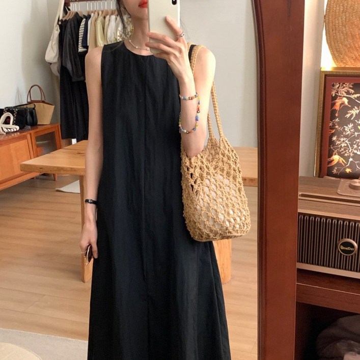 루어스룸 마들렌 라운드넥 나시 민소매 바스락 플레어 롱 원피스