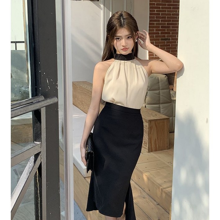여성 홀터넥 오프숄더 슬리브리스 셔링 민소매 나시 여성 홀터넥 오프숄더 슬리브리스 셔링 민소매 나시