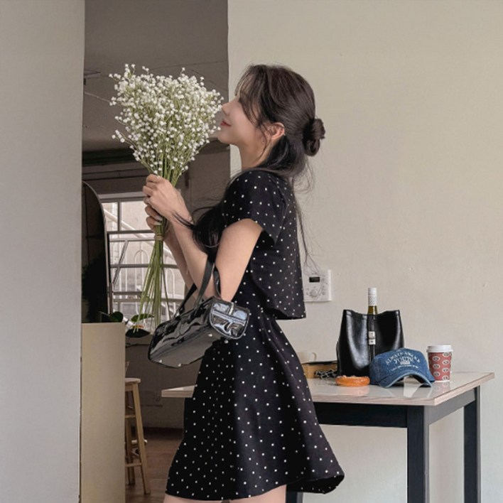 떳다그녀 셀럽 뒷트임 원피스