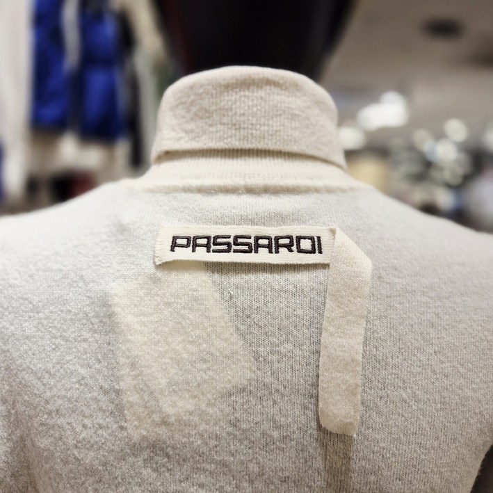 파사디골프[NC해운대점][FW]여성-호주산 최상급 슈퍼 파인 메리놀 울 100% 소재사용/가볍고 따뜻한 기본핏 터틀넥 긴팔 니트-P24FKP312X