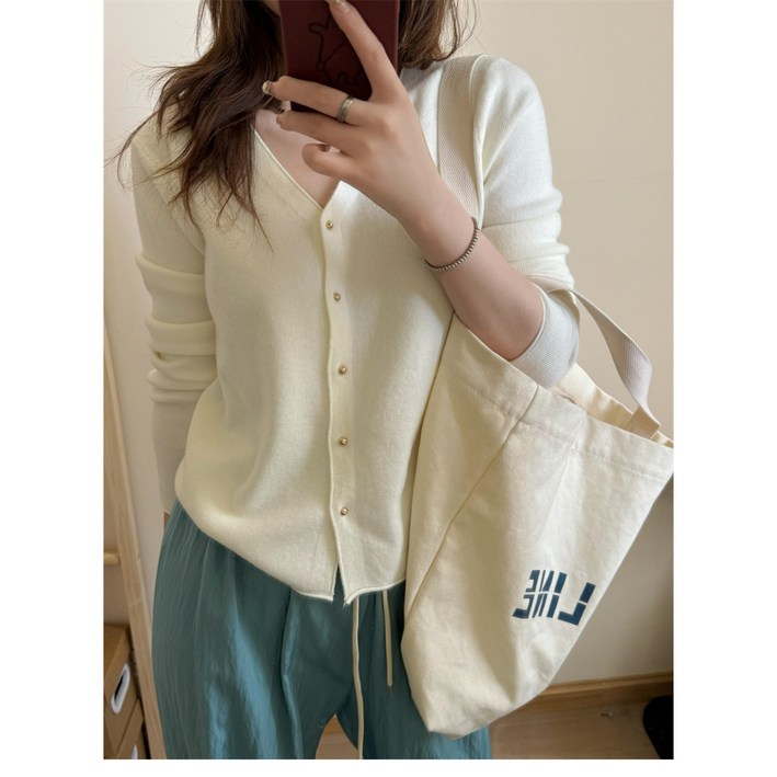 여성 가을 브이넥 소프트 가디건 여성 가을 브이넥 소프트 가디건