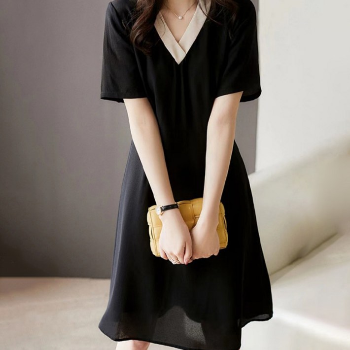 페이퍼먼츠 브이넥 배색 플레어 미디 원피스 01784 페이퍼먼츠 브이넥 배색 플레어 미디 원피스 01784