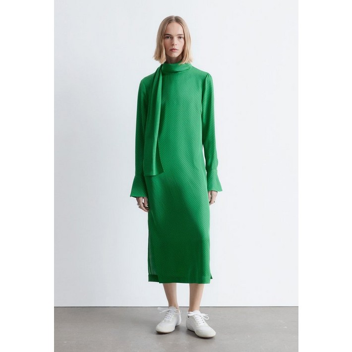 앤아더스토리즈 여성 스카프넥 미디 데이 원피스 드레스 그린 1046101 관부가세포함가