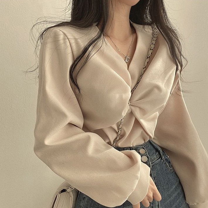 더블유 여성 트위스트 브이넥 꼬임 크롭 블라우스