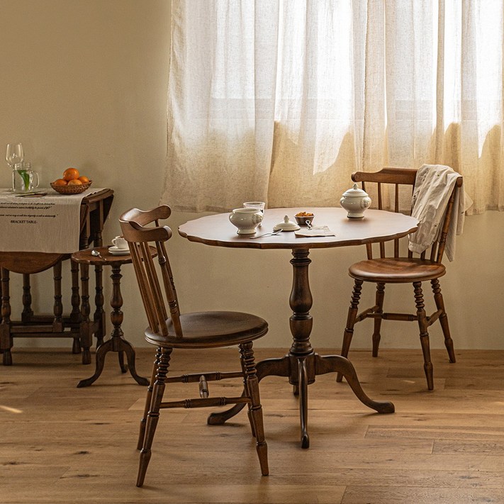 디킨 엔틱 고무나무 원목 원형 카페 테이블 식탁 세트