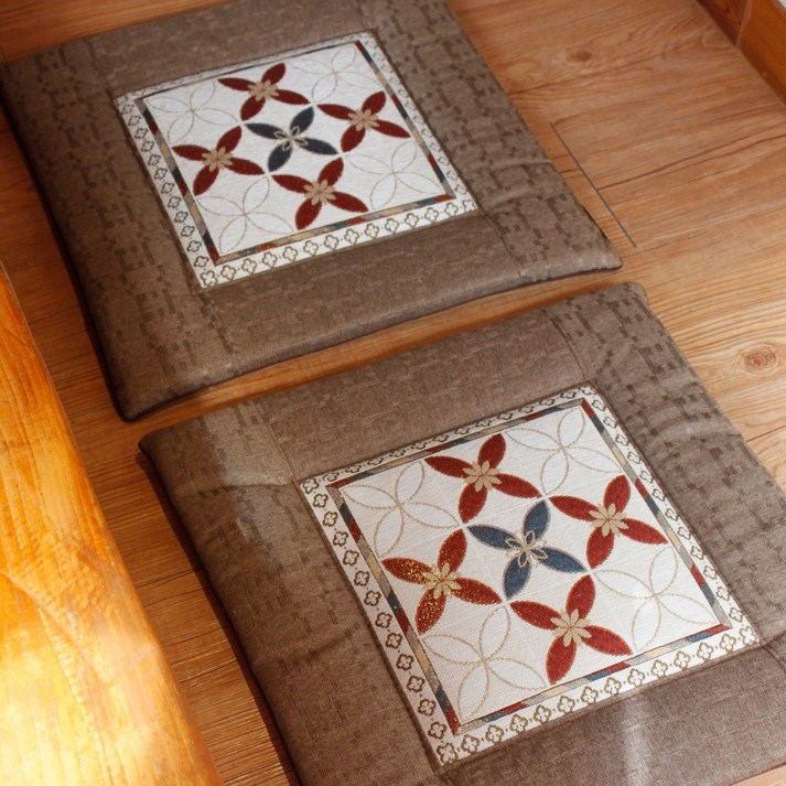 데코벨 자가드 벨벳 크로바 방석 45×45