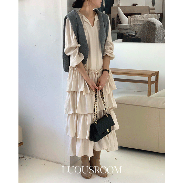 루어스룸 폴리 캉캉 에스닉 오버핏 프릴 브이넥 긴팔 여리핏 롱원피스(2color)