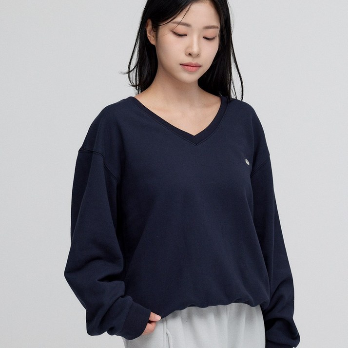 치코 여성 맨투맨 브이넥 네이비 오버핏 홈웨어 캐주얼룩 무지 브이넥 스웨트셔츠 치코 여성 맨투맨 브이넥 네이비 오버핏 홈웨어 캐주얼룩 무지 브이넥 스웨트셔츠