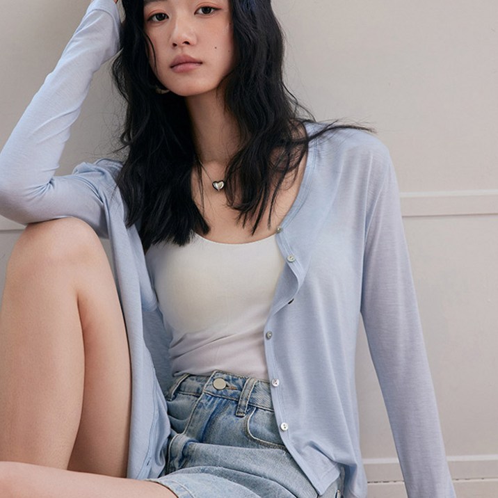 스토리원 여성 리오셀 자개단추 브이넥 가디건 WM-SSOT027