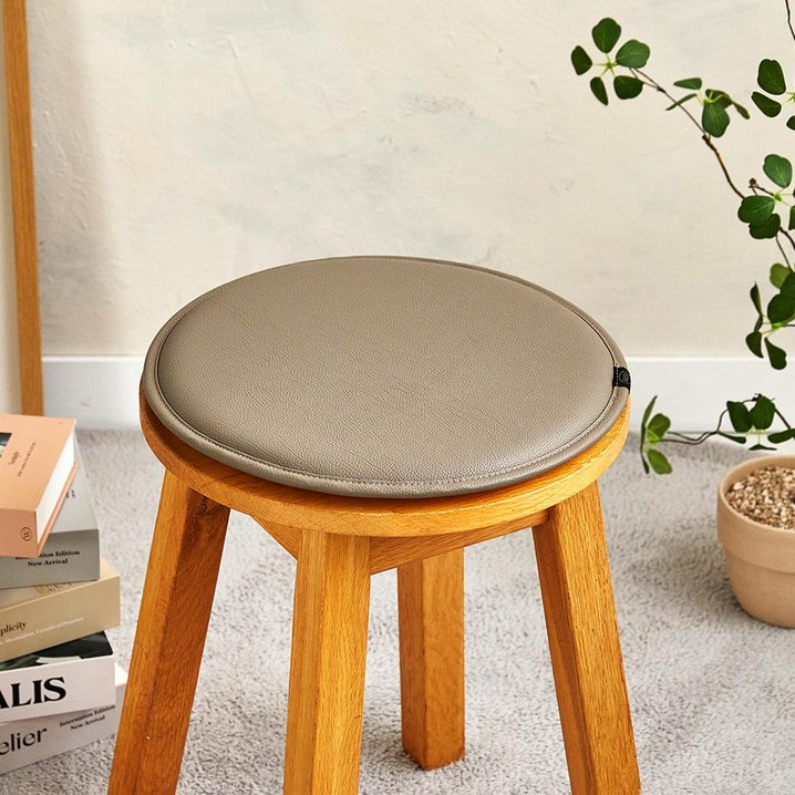 모던하우스 견고해진 밀착형 페이크레더 방석