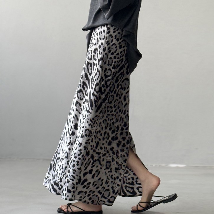 퀸앤조이 디벨라 실키 레오파드 백슬릿 A라인 밴딩 롱스커트